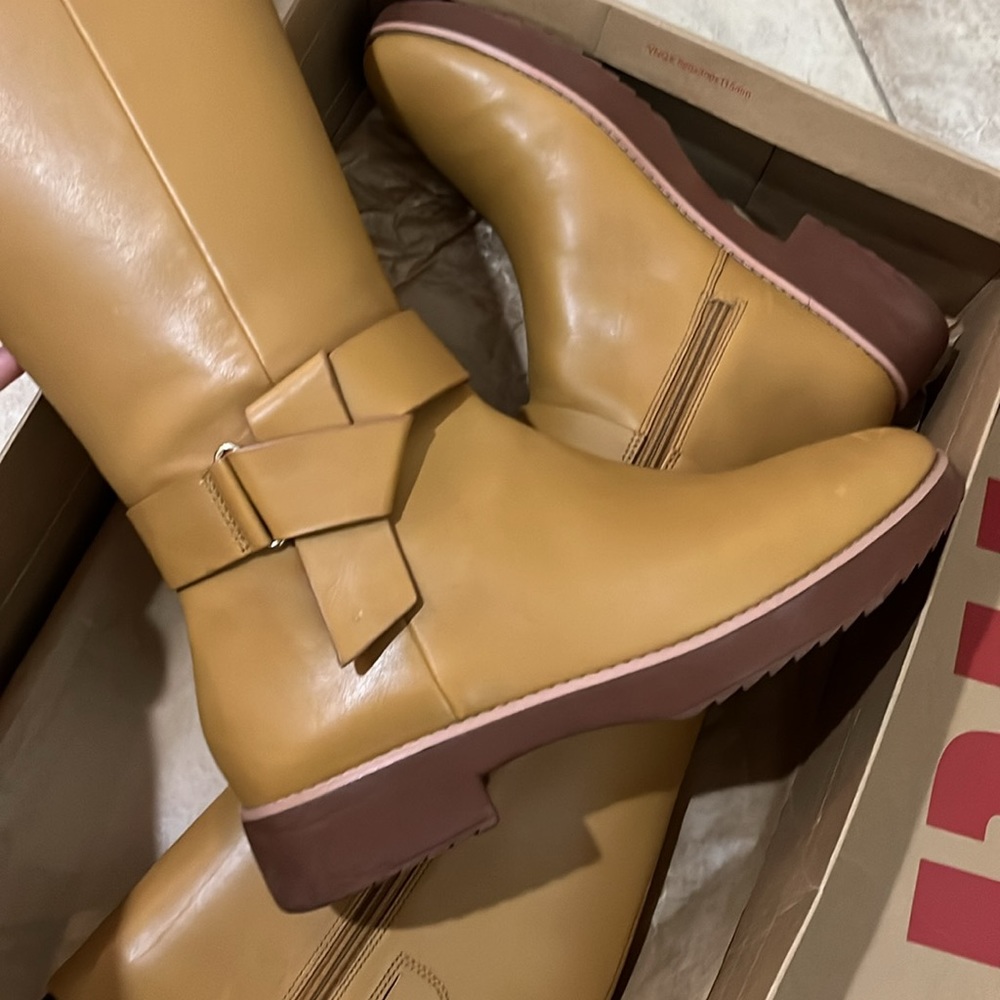 Knee high boots  Tan US 8